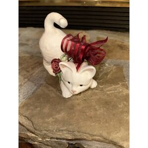 Mud Pie USA Cat With Red Flowers White Figurine Crouching